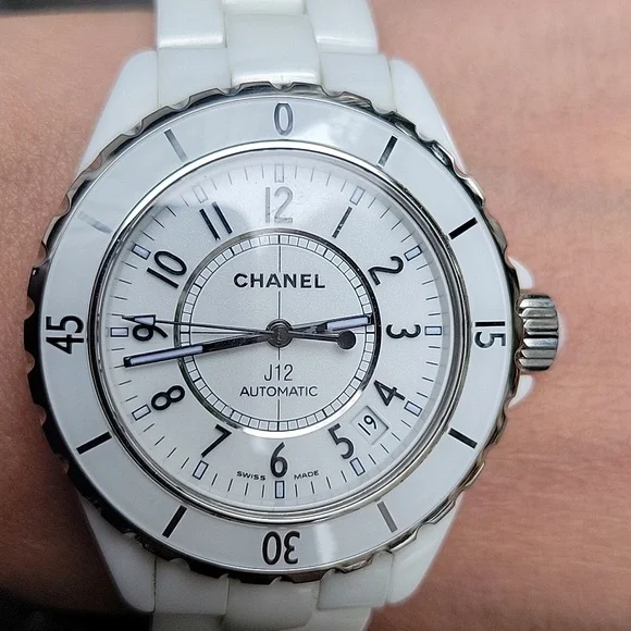 CHANEL J12 White Ceramic 38mm Watch - Picture 4 of 8